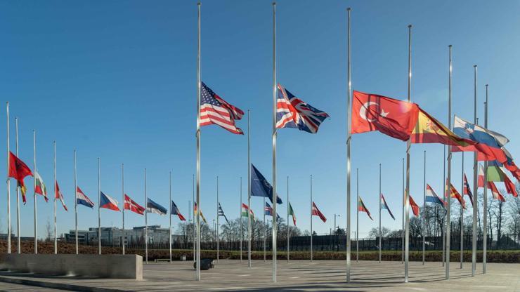 NATO’da bayraklar yarıya indirildi