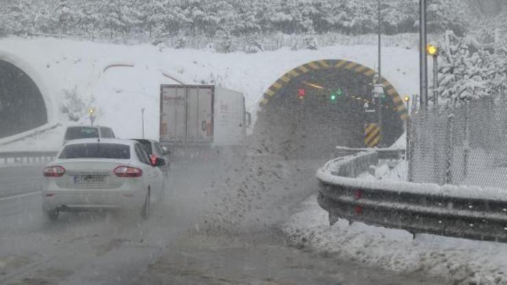 Bolu Dağında kar yağışı etkili oldu