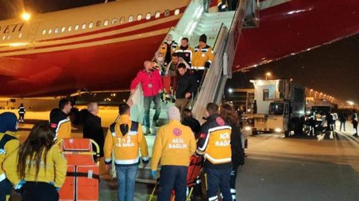 Adanadan alınan 60 depremzede uçakla Ankaraya getirildi