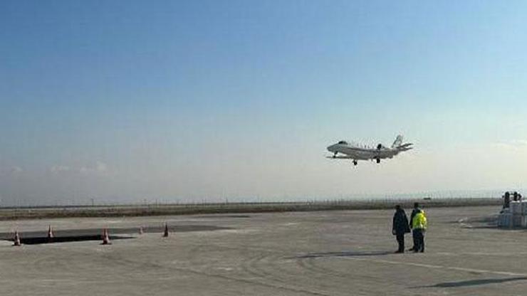 Kontrol uçağı Hatay Havalimanına indi
