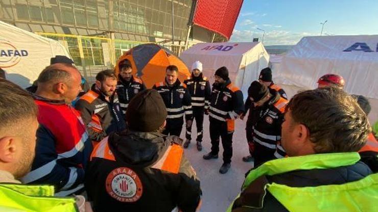 Ümraniye Belediyesi ekipleri deprem bölgesindeki çalışmalarına devam ediyor