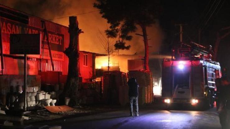 Kemer Hurdacılar Sitesinde yangın: 2 işyeri kullanılamaz hale geldi
