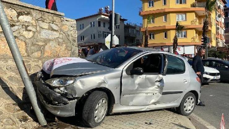 Gazipaşada kaza: 1 yaralı