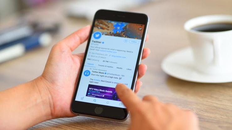 Twitterın büyük reklamverenleri geri çekiliyor