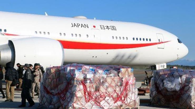 Depremzedeler için 15 ton tıbbi ekipman taşıyan Japon uçağı Adana’ya iniş yaptı