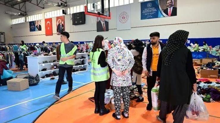 Yardımlar koordinasyon merkezine teslim edildi
