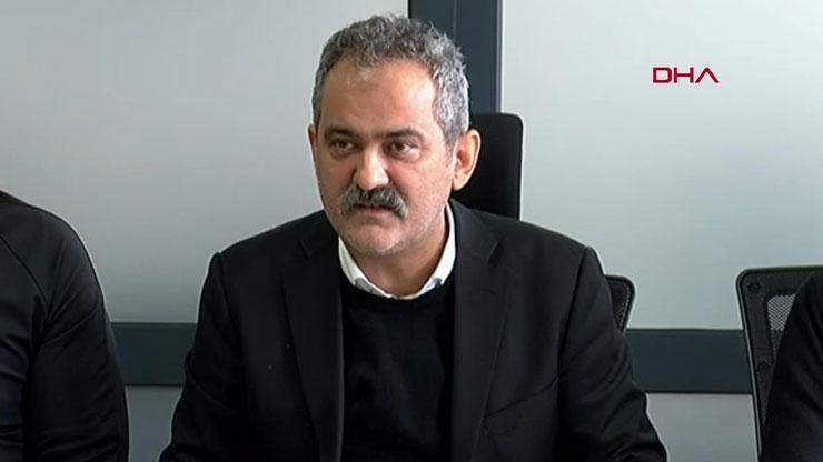 Okulların açılış tarihi ertelenir mi Bakan Özerden açıklama