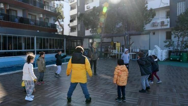 Kuşadasında depremzede çocuklara yaratıcı drama