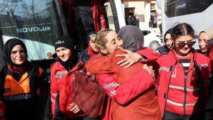 13 kişiyi enkazdan sağ olarak kurtaran İNDAK ekibi, İnegöl’e döndü