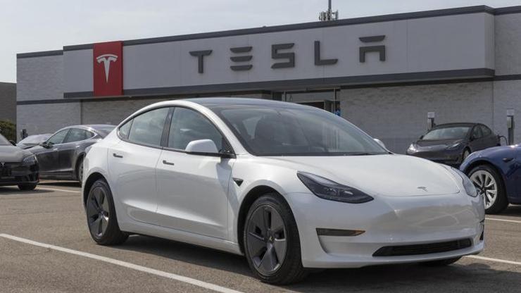Tesla 360.000den fazla sürücüsüz aracı geri çağırıyor