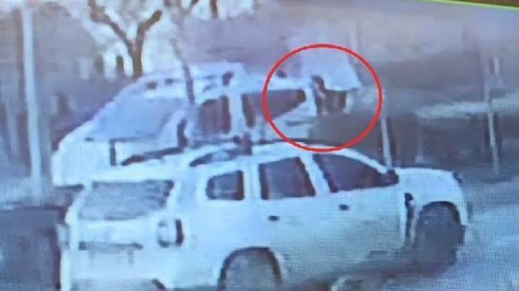 İnegölde motosikletin hafif ticari araca çarptığı kaza kamerada