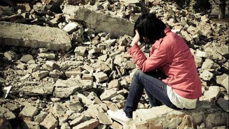 Depremden kurtulduktan sonra yaşanabilecek 5 yaygın psikolojik etki