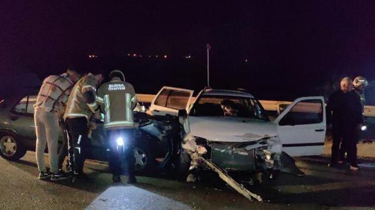İnegölde 2 otomobil çarpıştı: 6 yaralı