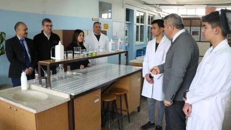 Depremzedeler için susuz şampuan ve el temizleme jeli ürettiler