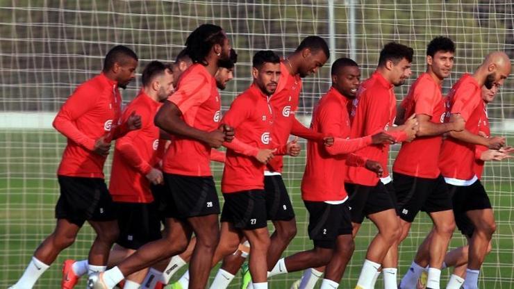 Antalyasporda Beşiktaşa karşı 18 futbolcu yok