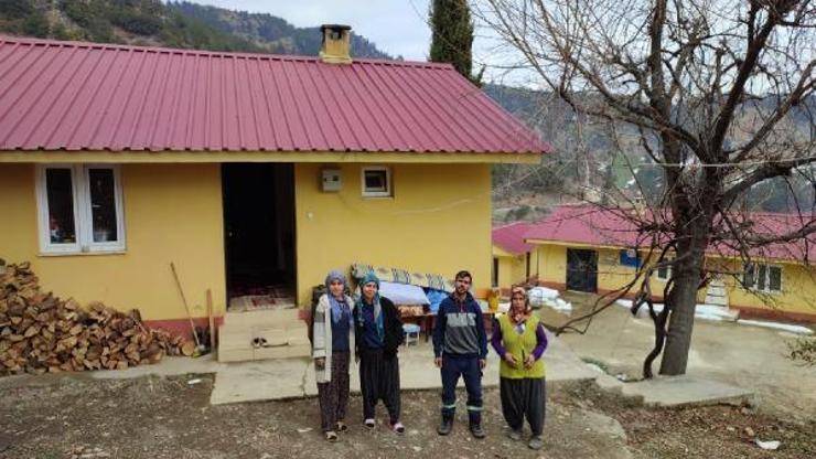 Adanada evi ağır hasar gören kadın ile ailesi okula yerleştirildi