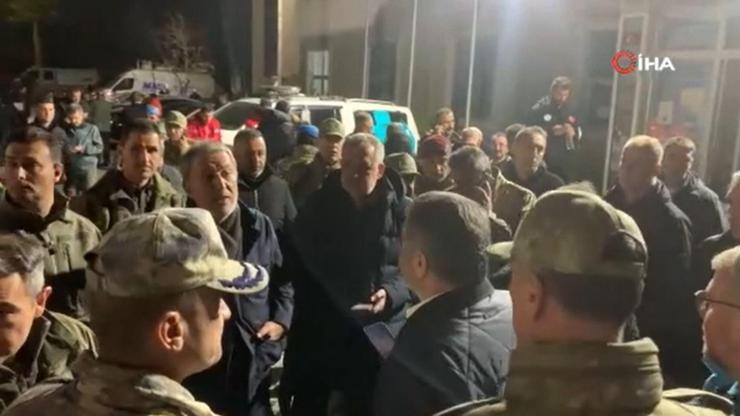 Bakan Akar ve Koca depreme toplantıda yakalandı