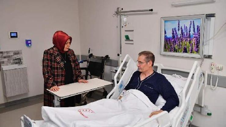 Sancaktepe Belediye Başkanı Döğücü, yaralı depremzedeleri ziyaret etti