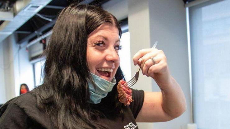 Felç geçiren hastaya implant uygulandı: Yıllar sonra ilk kez elini hareket ettirebildi
