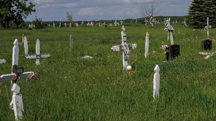 Kanadada yatılı kilise okulunun bahçesinde 17 mezar bulundu