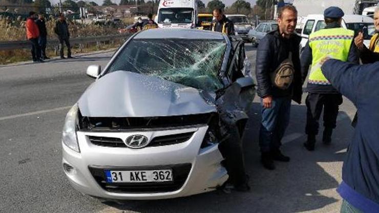 Depremzedelerin otomobili, kamyonetle çarpıştı: 1 ölü, 5 yaralı