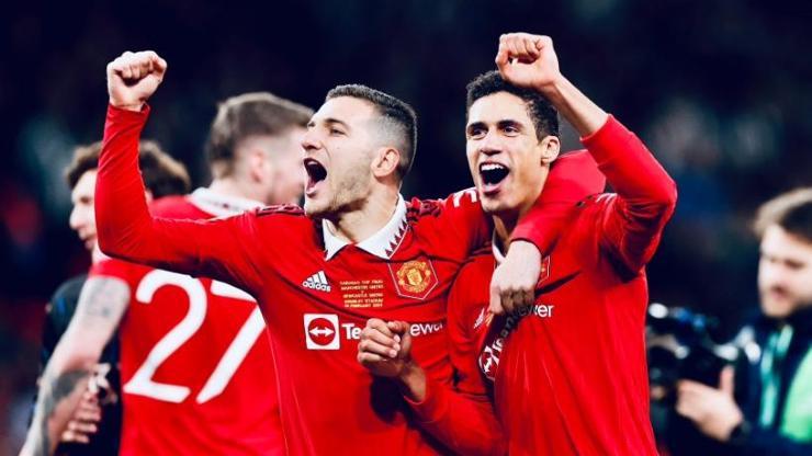 Manchester United 6 yıllık kupa hasretini bitirdi