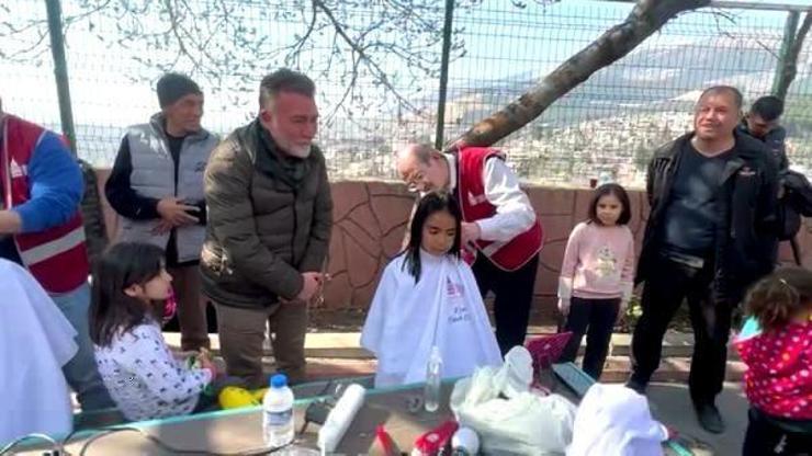 Gönüllü berberler Kahramanmaraş’ta depremzedelerle buluştu