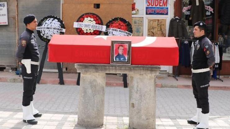 Kalp krizinden ölen polis memuru toprağa verildi