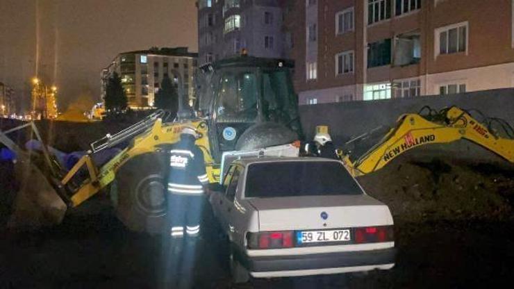 Epilepsi nöbeti geçiren sürücü otomobille iş makinesine çarptı