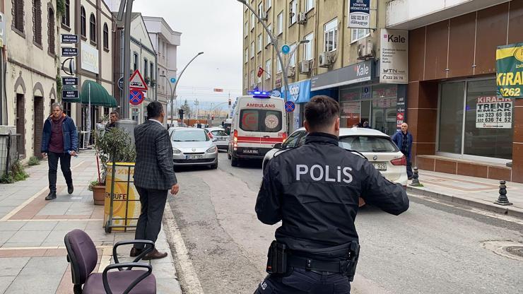 Kavgayı izlerken bacağından vuruldu