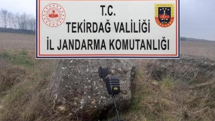 Yetkili gibi giyinip define ararken kıskıvrak yakalandılar