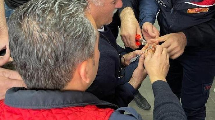 Siirt’te 7 yaşındaki Recep’in parmağına sıkışan yüzüğü itfaiye çıkardı