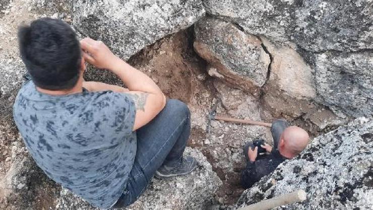 Eskişehir’de kaçak kazı yapan 2 şüpheliye suçüstü