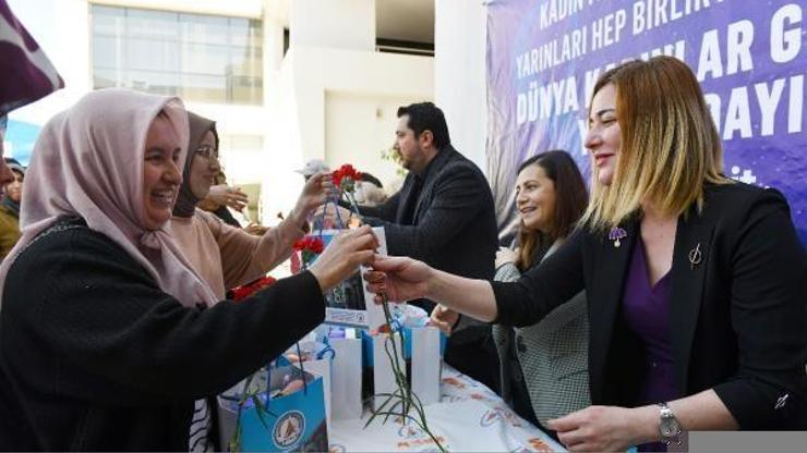 Depremzede kadınlara hijyen paketi