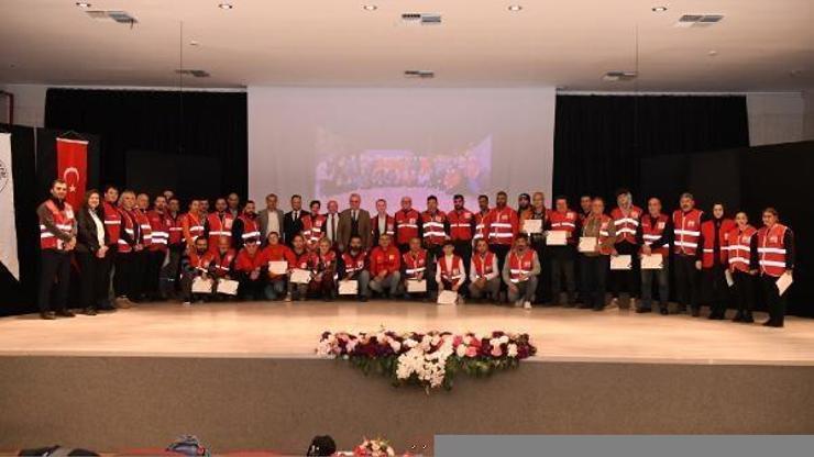 Keşan’da deprem bölgesine giden Kızılay gönüllülerine onur belgesi verildi
