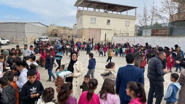 Siirt’te öğrenciler depremzedeler için kermes düzenledi