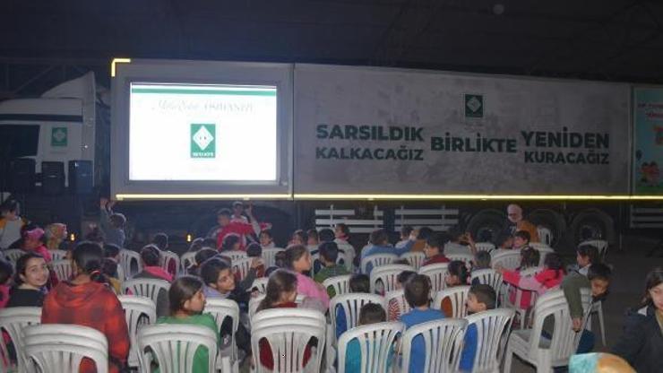 Osmaniye’de sinema TIR’ı barınma alanlarında çocuklar için gösterime başladı