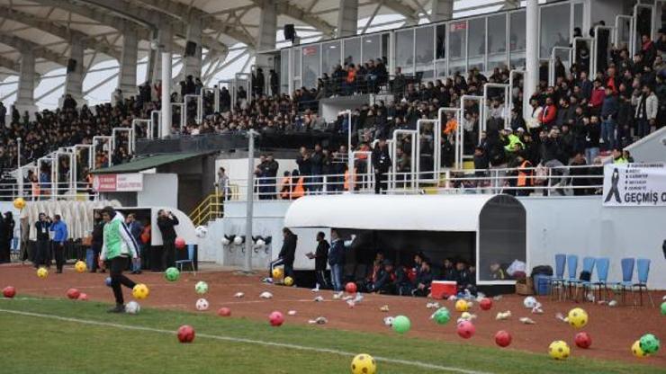 Tribünde kalp krizi geçiren 16 yaşındaki Muhammed hayatını kaybetti