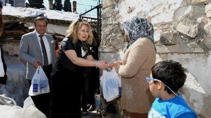 Kuşadası Belediyesi süt dağıtımına başladı