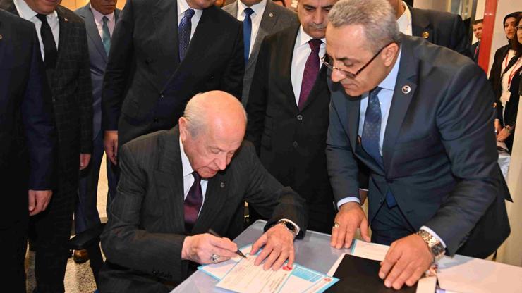Bahçeli, milletvekili adaylık başvurusunu yaptı