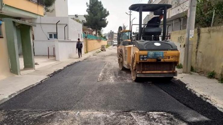 Akdeniz’de yol, asfalt çalışmaları sürüyor