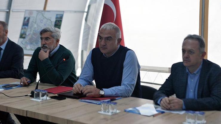 Bakan Ersoy: 42 noktada keşif çalışmaları başladı, 50den fazla eser kurtarıldı