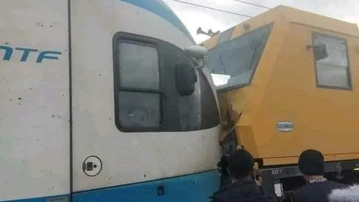 Cezayirde yük treni tramvayla çarpıştı: 7 yaralı
