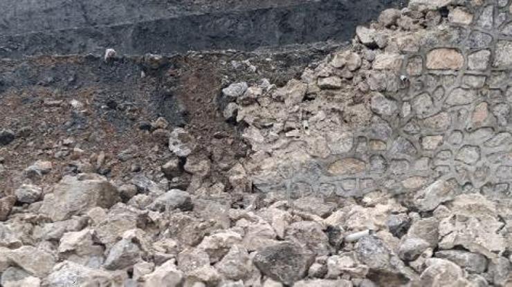 Siirt’te yağış sonrası istinat duvarı çöktü