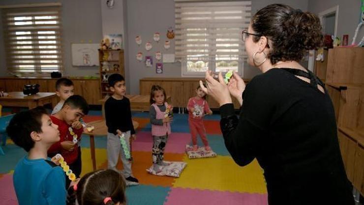 Anne- Baba Çocuk Eğitim Merkezinde çocuklar eğlenerek öğreniyor