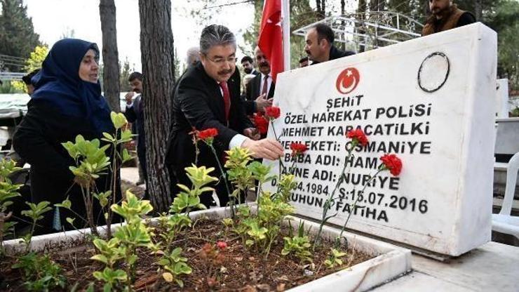 Osmaniye’de, 18 Mart Şehitleri Anma Günü’nde şehitliklere ziyaret