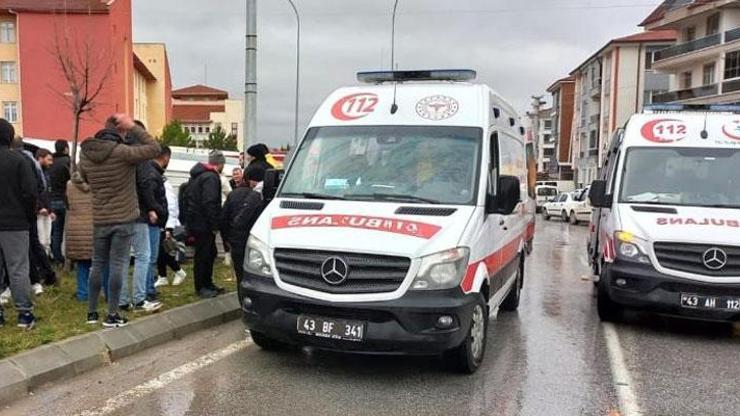 Kütahyada işçi servisi ile münibüs çarpıştı: 7 yaralı
