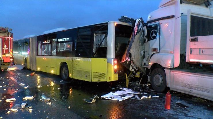 Tuzlada TIR, yol bakım aracı ve İETT otobüsüne çarptı: 2 ölü 2 yaralı
