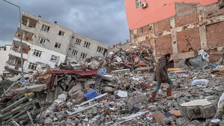 Deprem bölgesinde yıkılan binalarla ilgili 298 tutuklama