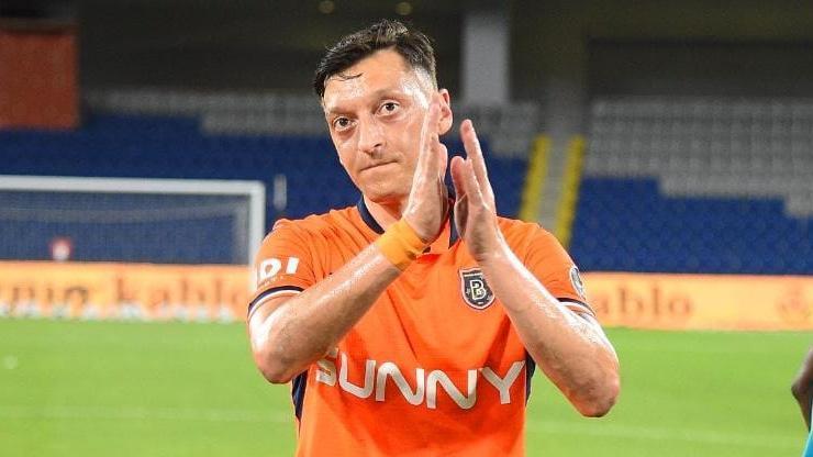 SON DAKİKA: Mesut Özil futbolu bıraktığını açıkladı